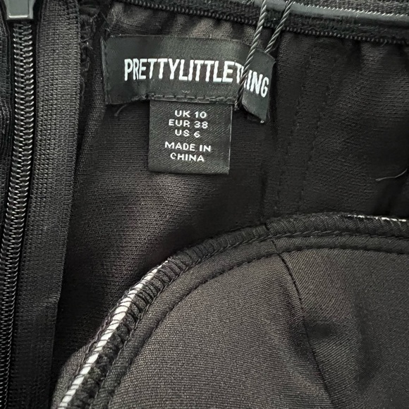 PrettyLittleThing Black Off-Shoulder Maxi Dress - Picture 4 of 8